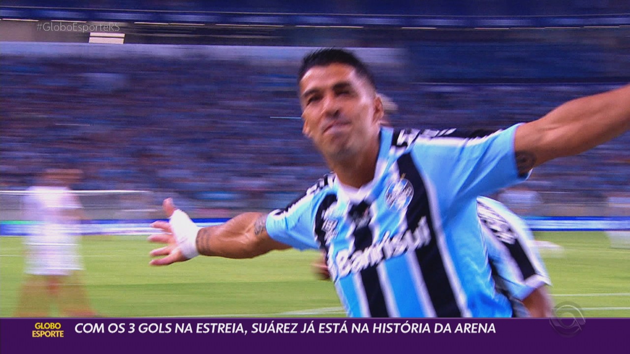 Com três gols na estreia, Suárez já está na história da Arena