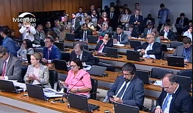Comissão de Assuntos Econômicos debate reforma trabalhista nesta terça-feira (23/05) (Foto: Reprodução TV Senado)