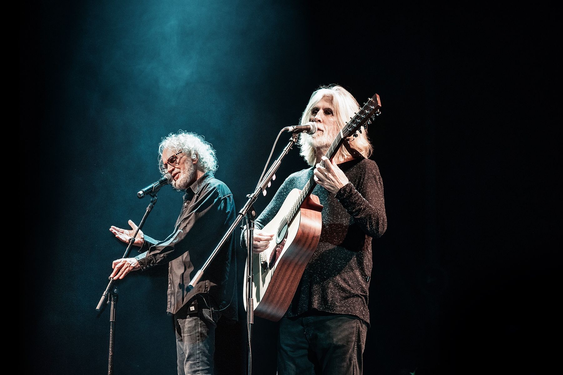 Oswaldo Montenegro e Renato Teixeira celebram 'A Emoção de um Encontro' em show no Teatro Guararapes
