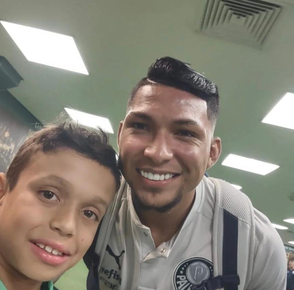 Pedrinho ganhou camisa e conheceu Rony aps ser barrado no Allianz Parque  Foto: Reproduo/Instagram