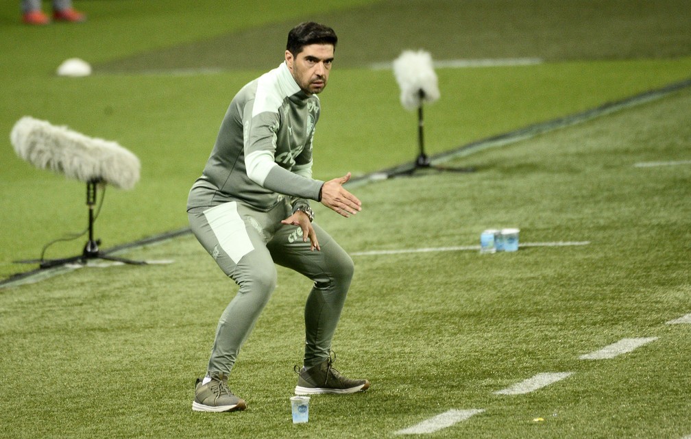 [ANÁLISE] Uma vitória construída nas boas mexidas de Abel Ferreira