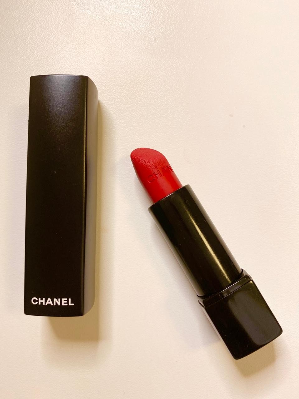 Resenha: Batom Rouge Allure Velvet Extrême, Idéal, Chanel (Foto: Acervo Pessoal)