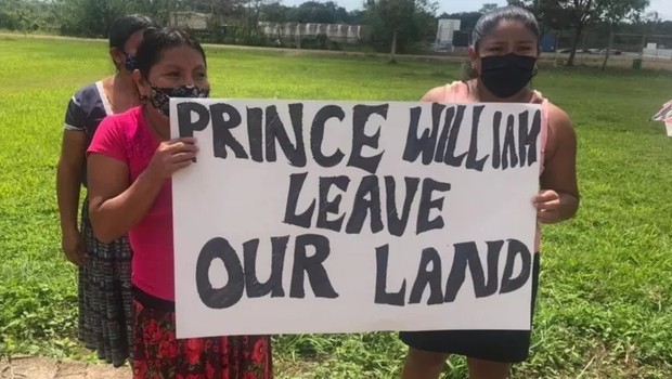 Nem todos receberam bem a família real em Belize - protestos levaram o príncipe William e a duquesa de Cambridge a reduzir sua viagem (Foto: 7NEWS BELIZE via BBC)