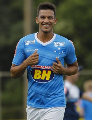 Experiente em clássicos, Henrique mantém viva a emoção do duelo