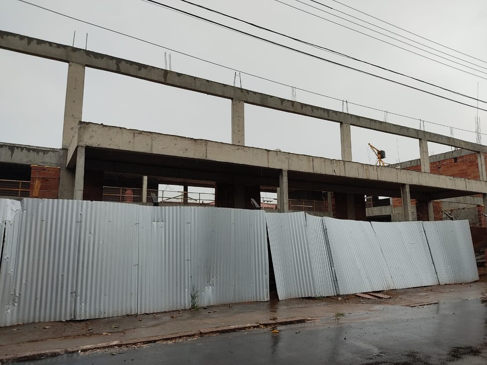 Obra de construção do Atende Prudente está em andamento na Vila Marcondes — Foto: Aline Costa/G1