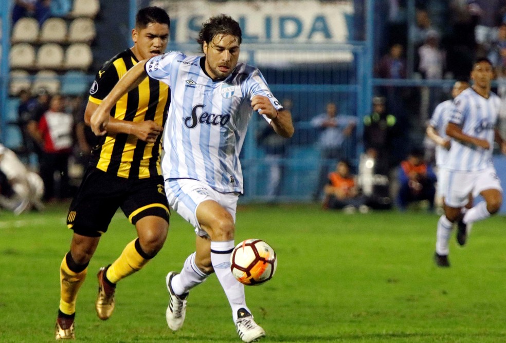 Tucumán passou por dois campeões de Libertadores: Penarol e Atlético Nacional (Foto: Sol Almidez/Reuters)