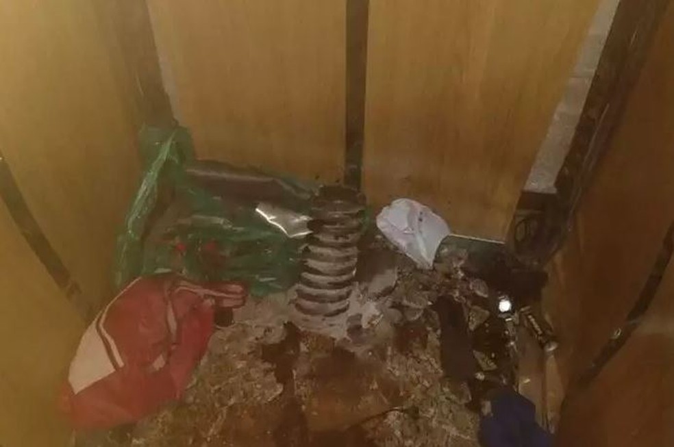 Fotos divulgadas nesta sexta-feira (3) mostram a parte interna do elevador que despencou e matou quatro pessoas da mesma família em Santos — Foto: A Tribuna de Santos
