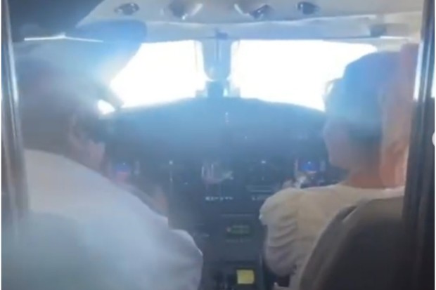 Britney pilota avião (Foto: Instagram/Reprodução)