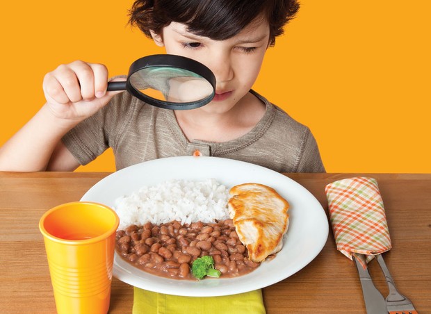 alimentacao; brocolis; menino; refeição (Foto: Gabriel Rinaldi / Editora Globo)