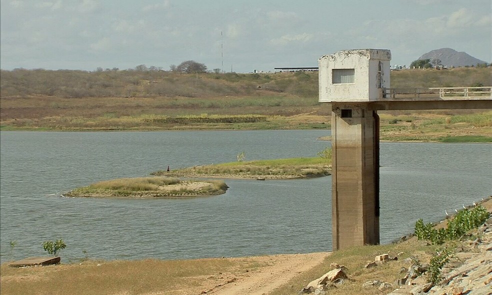 Açudes que abastecem o Ceará estão com menos de 10% da capacidade de armazenamento (Foto: TV Verdes Mares/Reprodução)