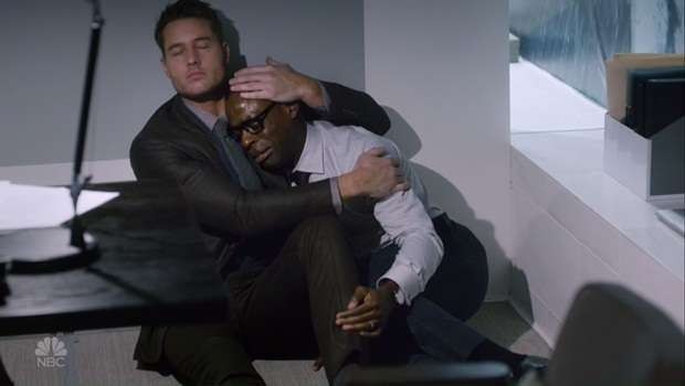 This is Us: Kevin helps Randall through an episode of Anxiety in season one (Image: Reproduction/NBC)