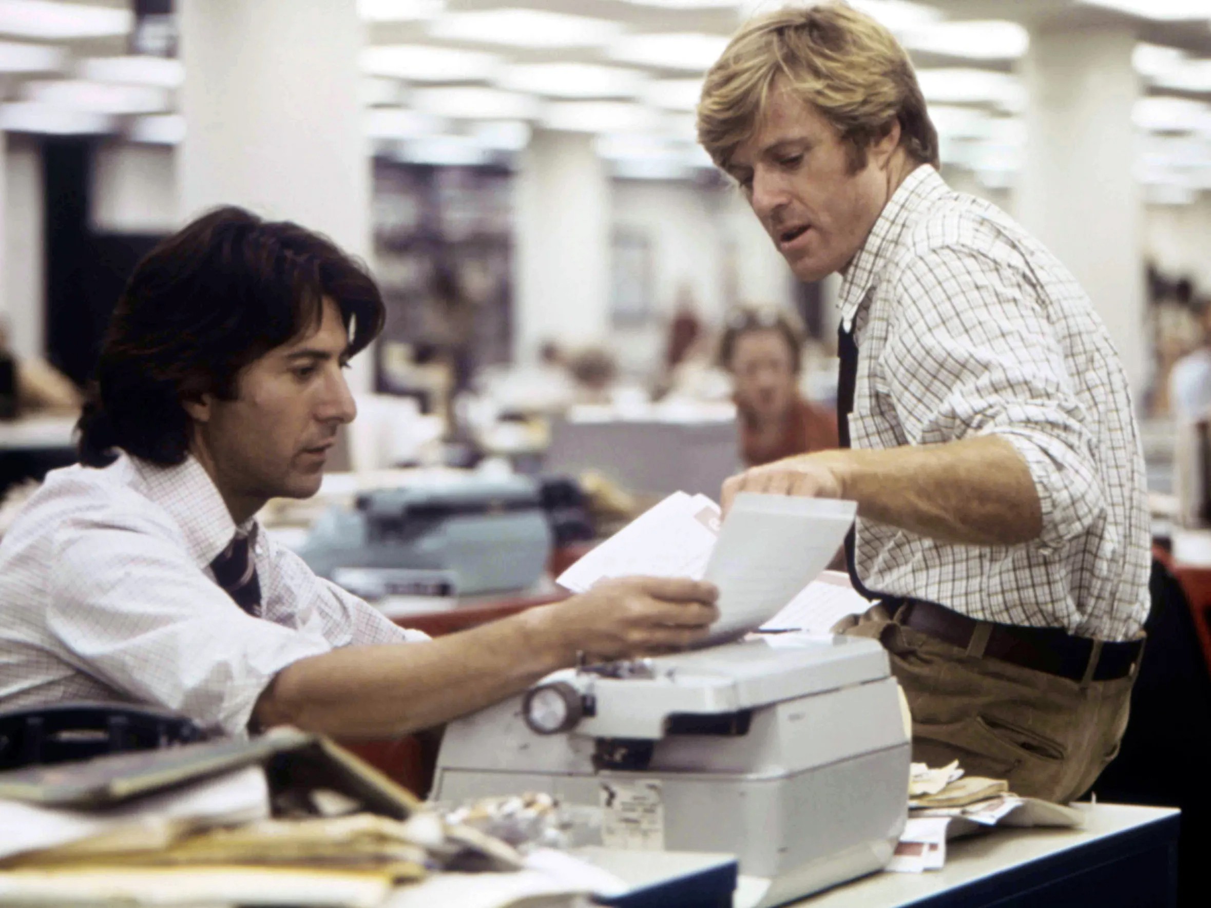 Os atores Dustin Hoffman e Robert Redford no filme Todos os Homens do Presidente (1976) (Foto: Divulgação)