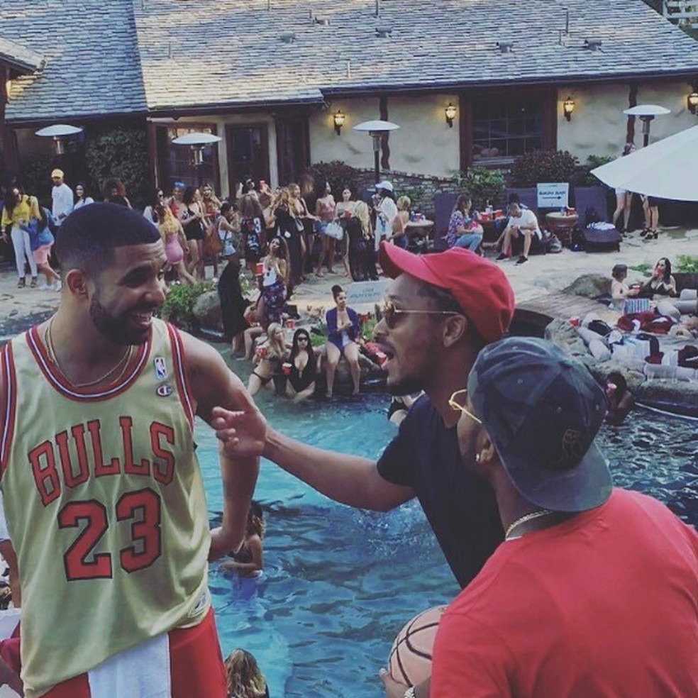 Festa Na Piscina De Drake Termina Em Pancadaria Entre Mulheres Musica Multishow