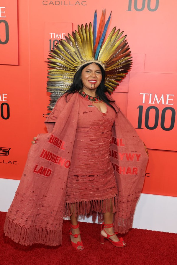 NEW YORK, NEW YORK - JUNE 08: Sonia Guajajara attends the 2022 Time100 Gala at Frederick P. Rose Hall, Jazz at Lincoln Center on June 08, 2022 in New York City. (Photo by Cindy Ord/WireImage) (Foto: WireImage)