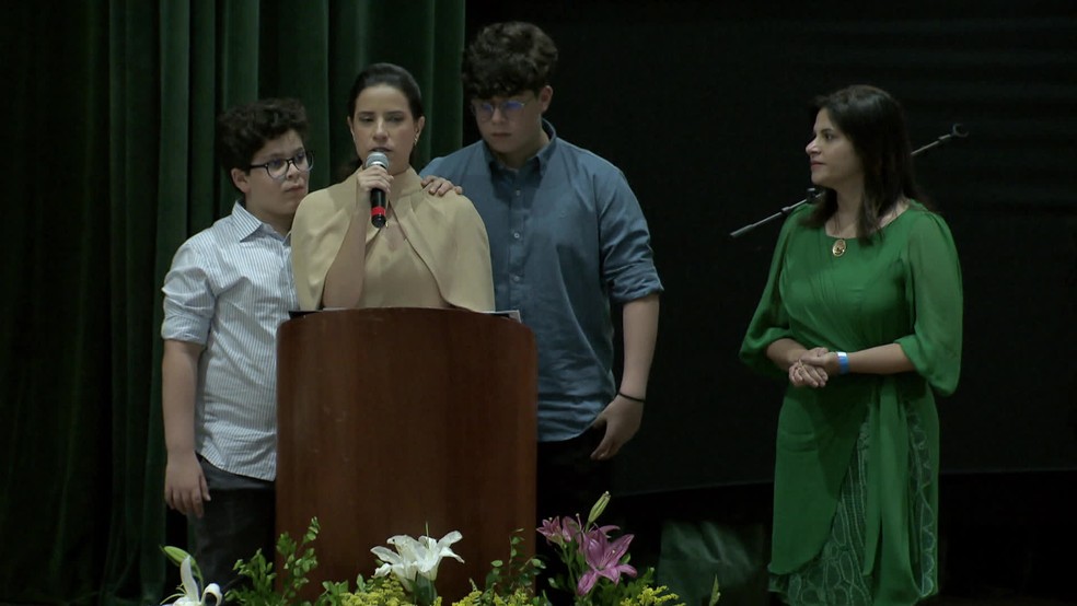 Raquel Lyra recebe apoio dos filhos e de Pricila Krause em discurso feito durante diplomação — Foto: Reprodução/TV Globo