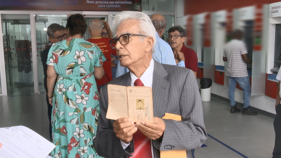 Idoso é readmitido em banco na Bahia 59 anos após ser preso pela ditadura militar  — Foto: TV Subaé