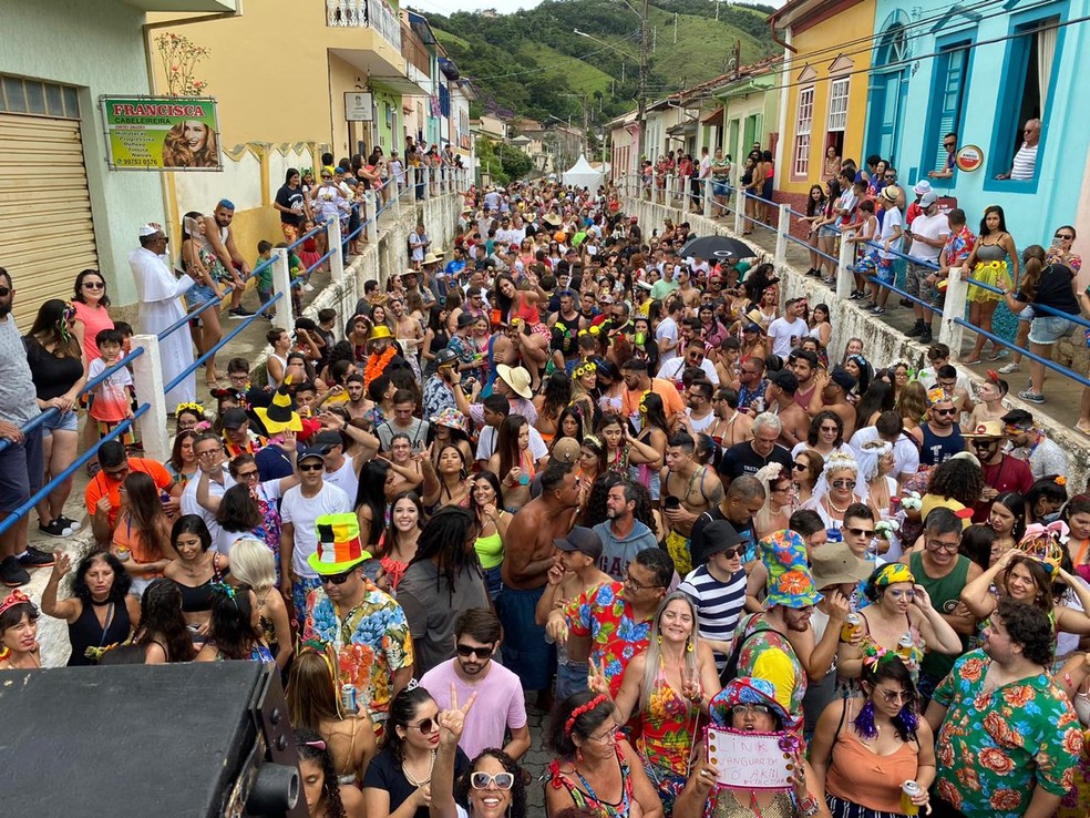 Juca Teles dá a largada no carnaval e arrasta foliões em São Luiz do Paraitinga — Foto: Poliana Casemiro/G1