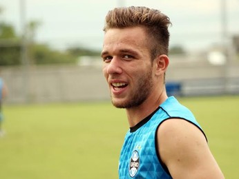 Arthur quer ganhar Felipão nos treinos e promete: Dedicação não faltará