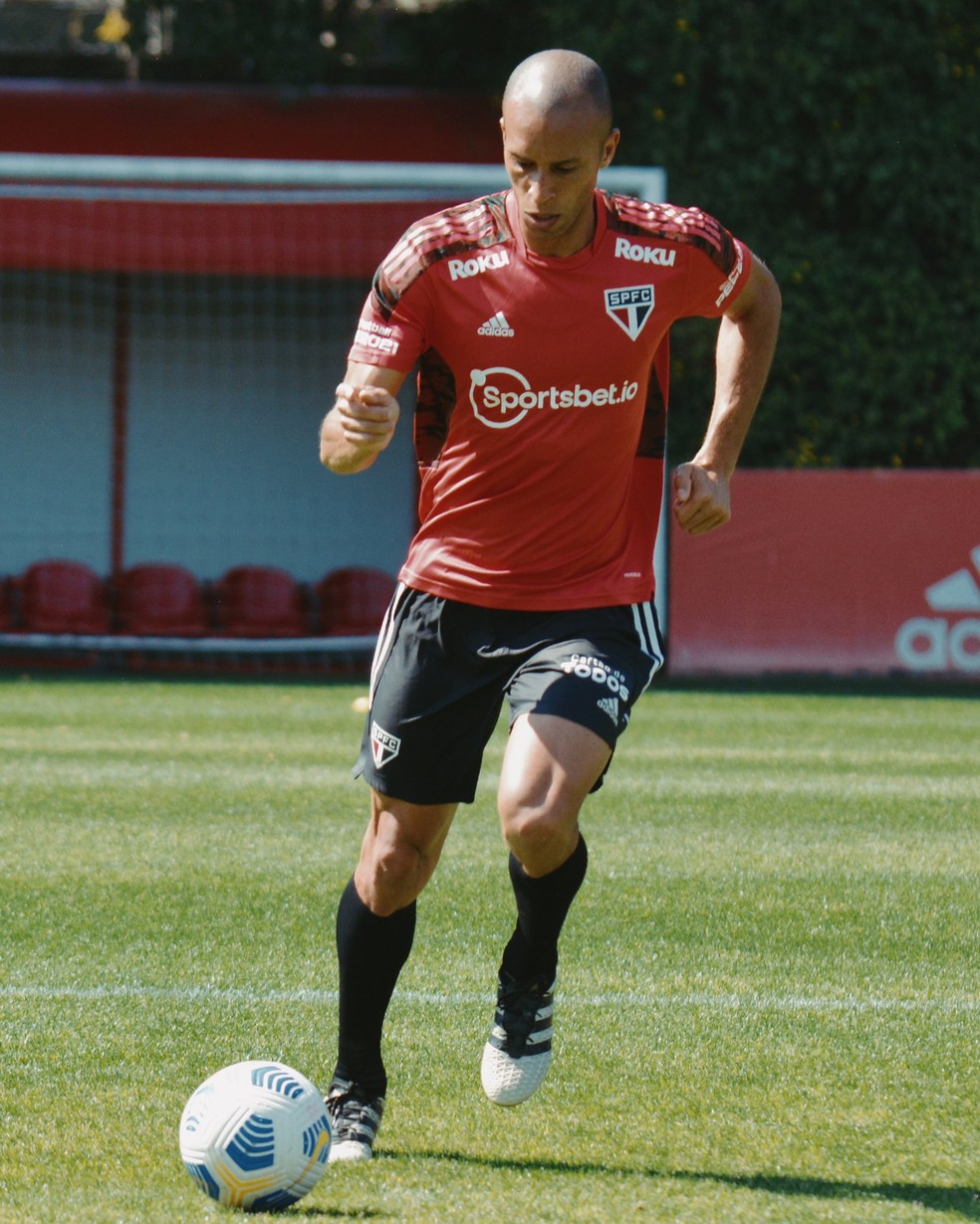 Miranda em treino do São Paulo — Foto: Fellipe Lucena / saopaulofc