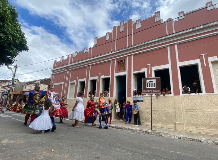 Para celebrar os 150 anos da chegada de Padre Cícero, Ciclo de Reis realiza cortejo pelas ruas de Juazeiro do Norte 