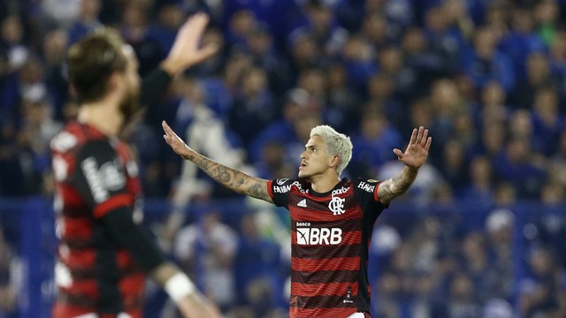 Pedro comemora em Vélez Sarsfield x Flamengo