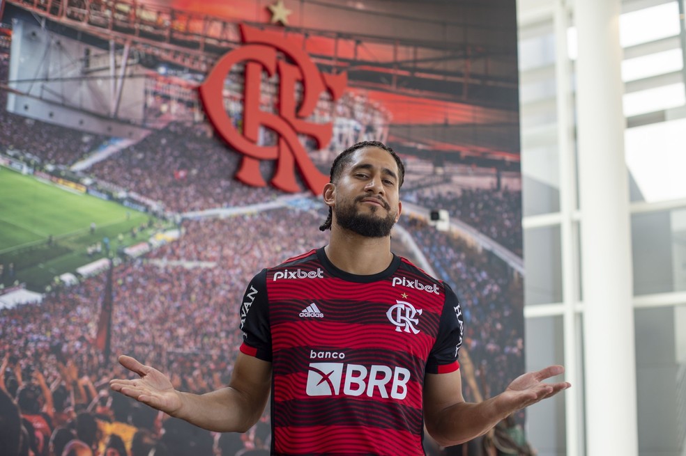 Pablo com a camisa do Flamengo no Ninho — Foto: Marcelo Cortes/CRF
