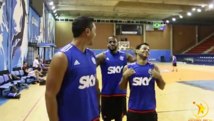 Jogadores do Fla gravam vídeo hilário pedindo votos para o Jogo das Estrelas