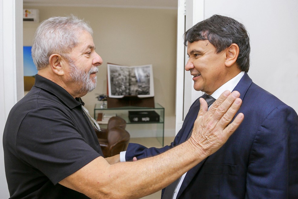 O ex-presidente Lula (PT) ao lado do ex-governador do Piauí, Wellington Dias, que coordena a campanha ao Planalto do petista em 2022.  — Foto: Ricardo Stuckert/Instituto Lula