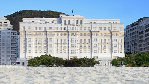 O Copacabana Palace, localizado na orla do Rio de Janeiro, aceita animais de pequeno porte (até 5kg) no hotel