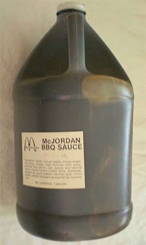 Molho foi fabricado para edição limitada de hambúrguer McJordan. (Foto: Reprodução/eBay)