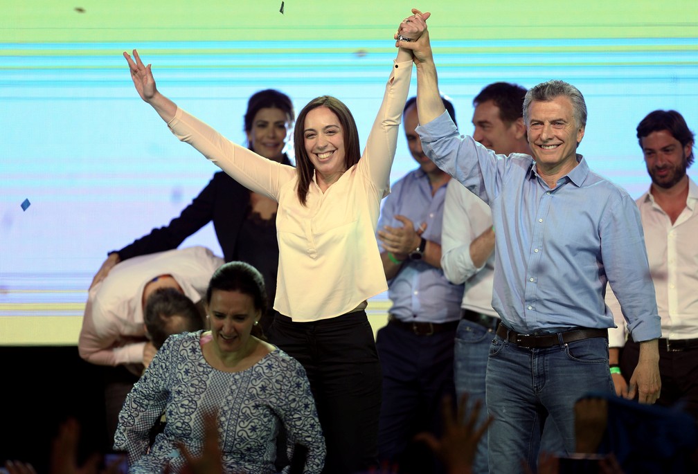 Mauricio Macri celebra vitória do Cambiemos junto com a governadora de Buenos Aires, Maria Eugenia Vidal  (Foto: Marcos Brindicci/Reuters)