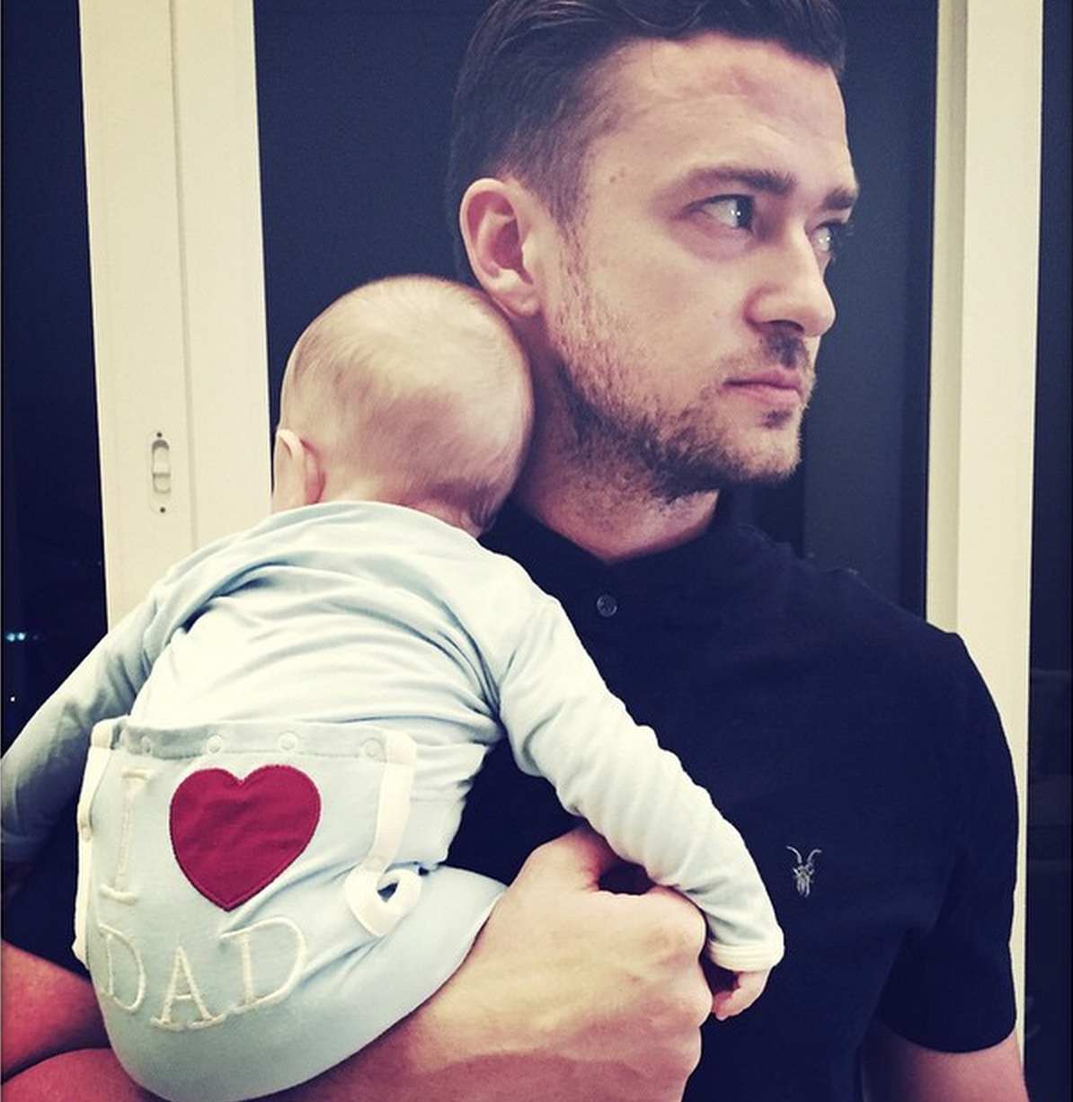 O cantor e ator Justin Timberlake com o primeiro filho, Silas (Foto: Reprodução / Instagram)
