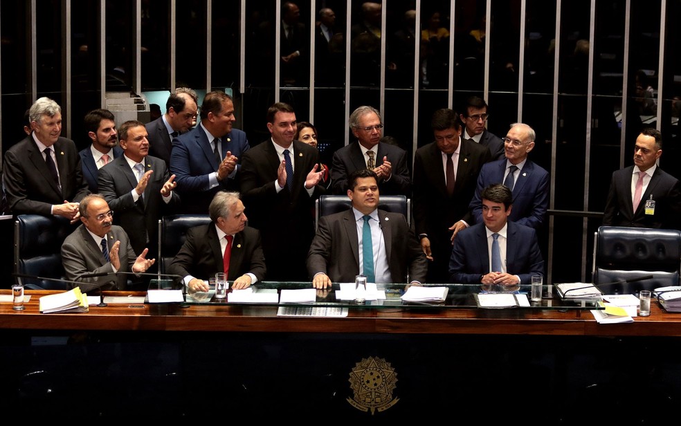 O ministro da Economia, Paulo Guedes, acompanha votação da reforma da Previdência no Senado, na tarde desta terça-feira (22). — Foto: Cláudio Reis/Framephoto/Estadão Conteúdo