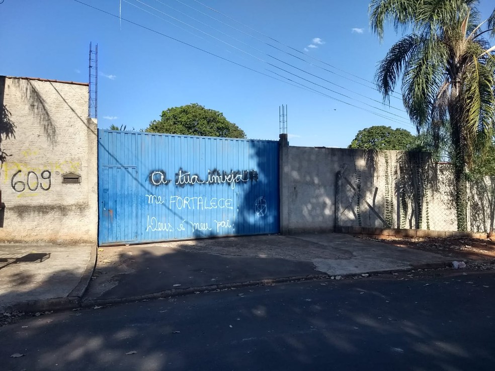 Chácara onde mulher encontrada morta morava em Pirassununga (Foto: Repórter Naressi)