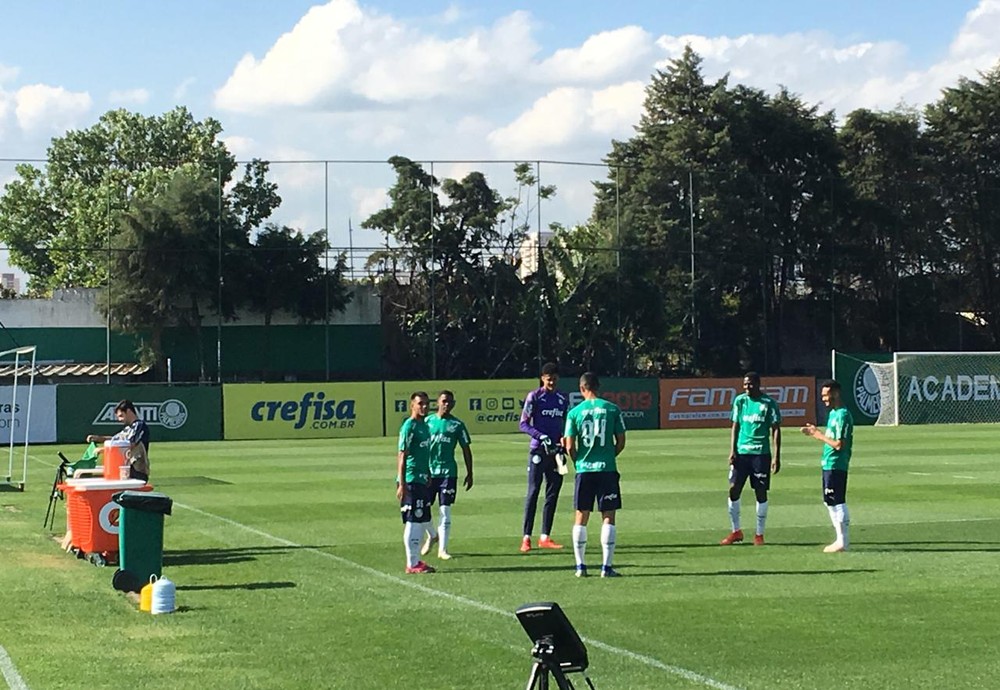 Palmeiras volta a ter titulares em campo e inicia preparação para decidir vaga contra o Grêmio