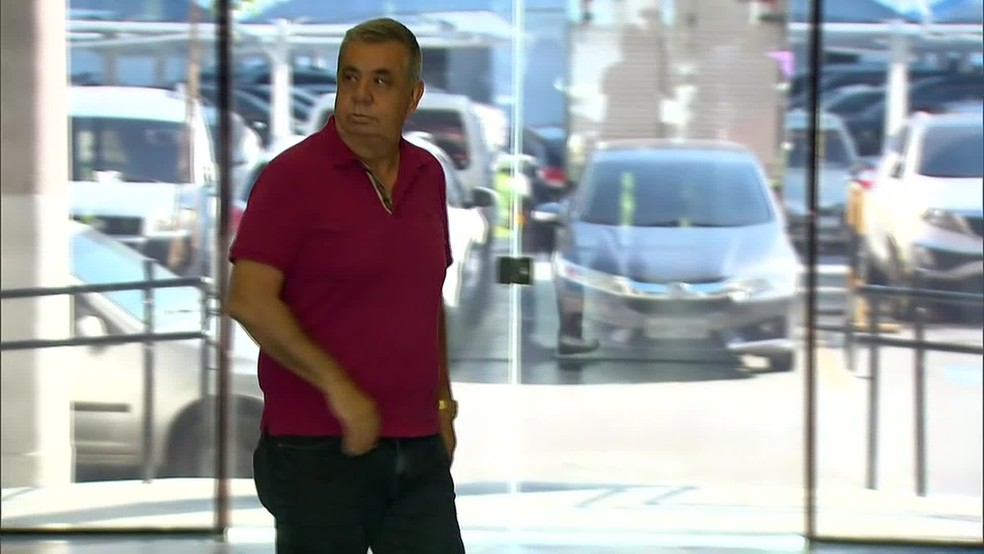Jorge Picciani na sede da PF ao se entregar (Foto: ReproduÃ§aÃµ / GloboNews)