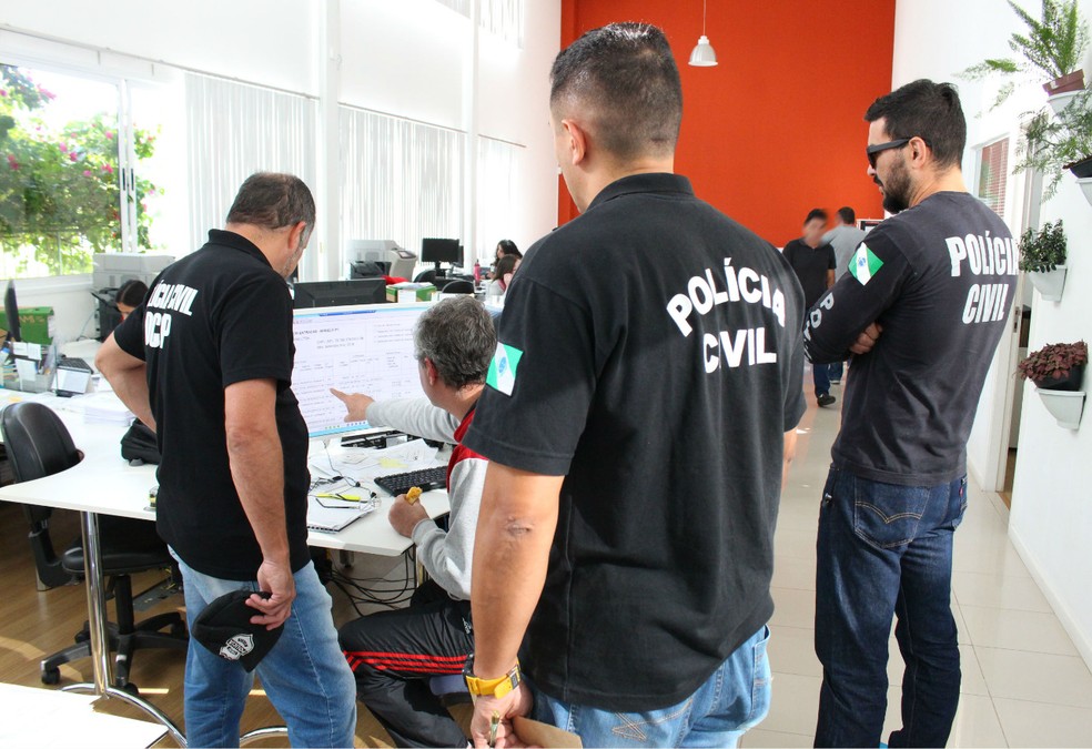 Ação da Polícia Civil cumpriu mais de 30 mandados judiciais em Curitiba e Região — Foto: Polícia Civil/Divulgação