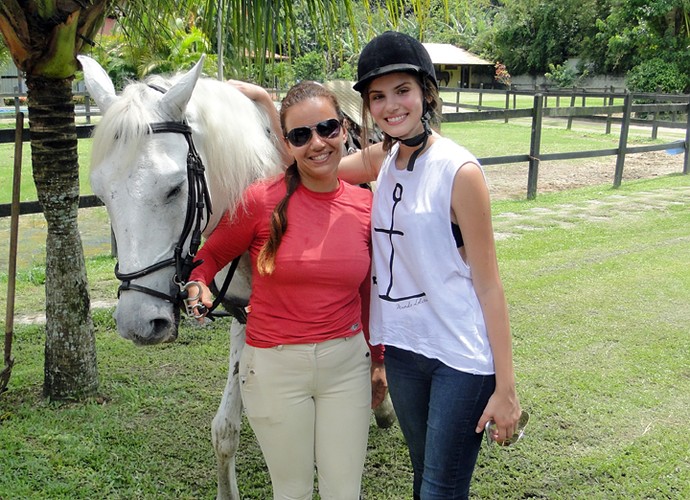 Camila Queiroz recebeu elogios da instrutora de equitação Taila Lemos (Foto: Fabio Rosso/Gshow)