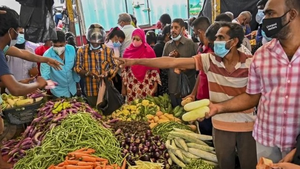 O aumento do custo dos alimentos contribuiu para os protestos contra o governo no Sri Lanka (Foto: AFP)