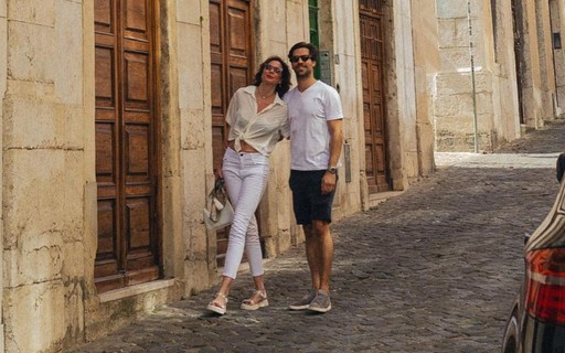 Em Portugal, Luciana Gimenez se declara para o namorado: "Me acrescenta e transforma"
