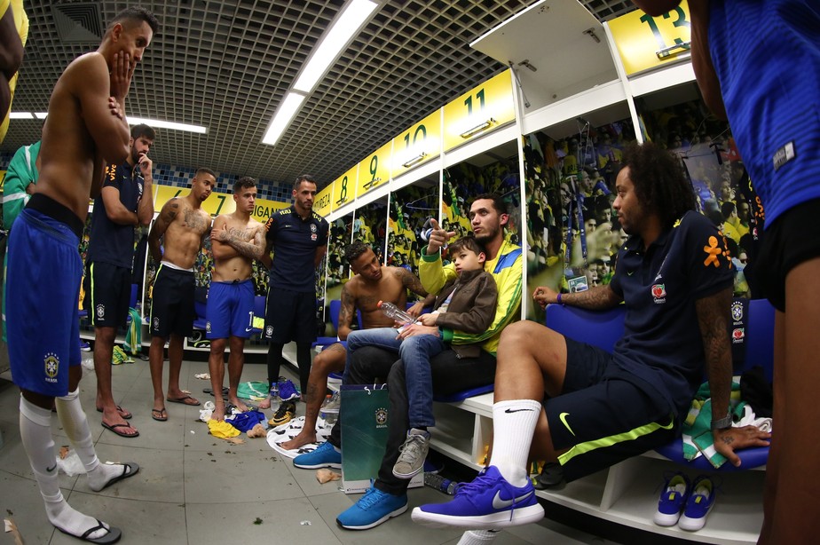 Abraçado por Neymar, Neto lança livro com histórias que 