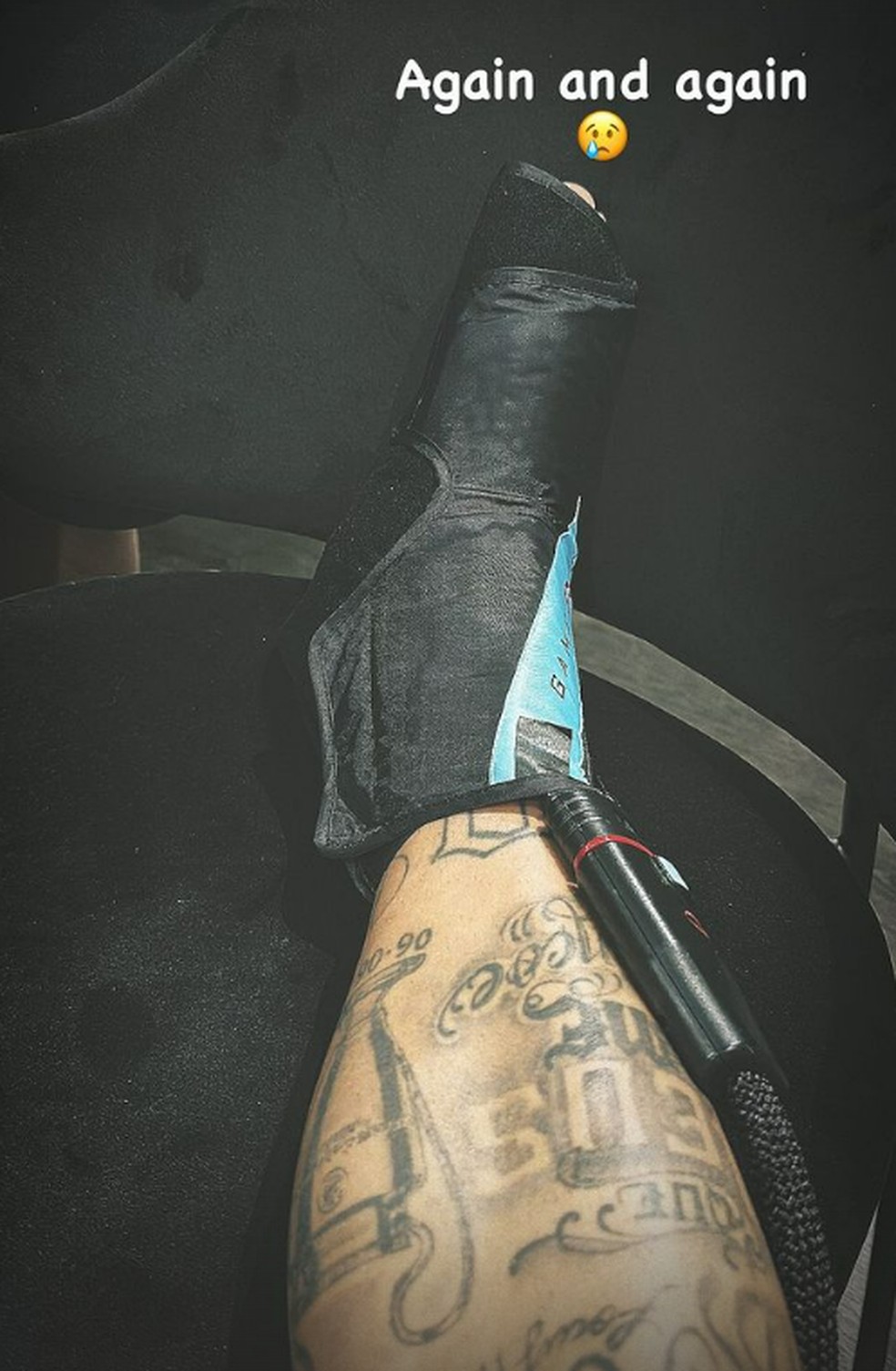 Neymar sofreu lesão no tornozelo direito no domingo — Foto: Reprodução/Instagram