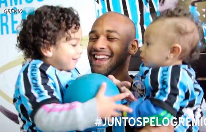 Grêmio entra na onda dos desafios e convoca torcida para jogo com Santos