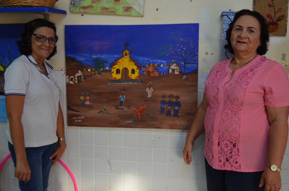 Paraibana supera paralisia cerebral através da pintura: “Pinto com carinho, com amor” — Foto: Iara Alves/G1 