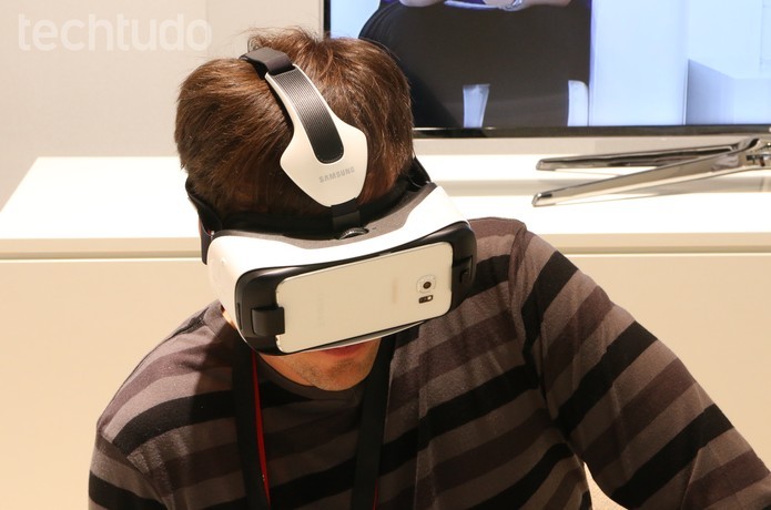 Oculus Cinema está disponível para Gear VR e permite assistir filmes em realidade virtual (Foto: Isadora Díaz/TechTudo)