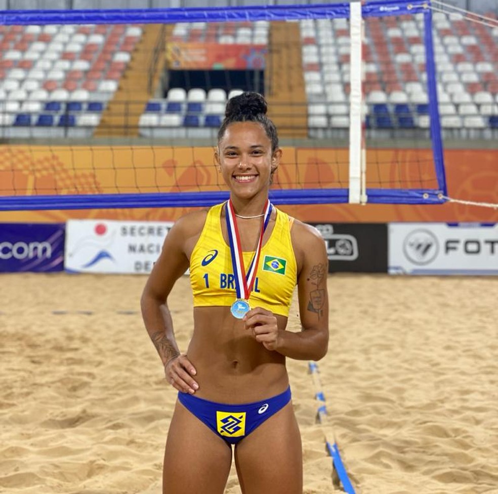 Jogadora potiguar comemora t&iacute;tulo no Sul-Americano Sub-21 de v&ocirc;lei de praia  | rn | ge