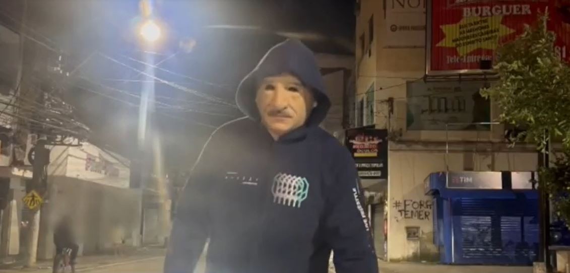 VÃ­deo mostra mascarado com faca ameaÃ§ando pedestres no ES