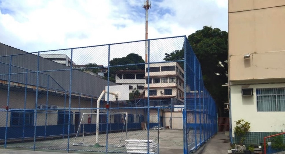 Quadra de escola em Vitória. — Foto: Reprodução/ TV Gazeta 