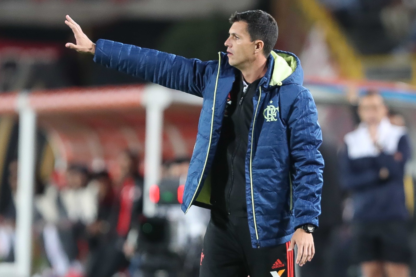 Sem convicção e opções, Flamengo avalia coordenador por suporte a Barbieri