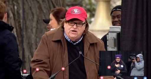 O documentarista e escritor Michael Moore discursa em Washington D.C. (Foto: Reprodução/ Facebook)